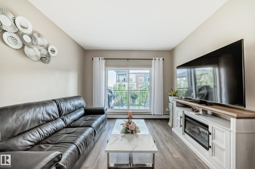327 508 Griesbach Parade, Edmonton, AB - Indoor Photo Showing Living Room