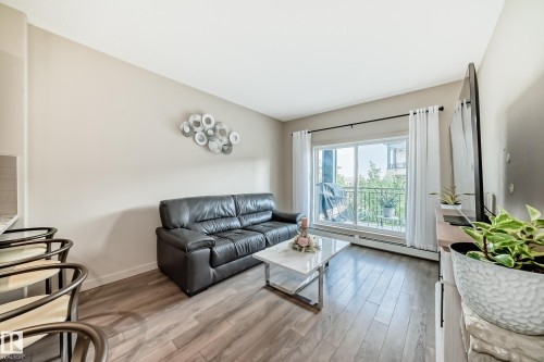 327 508 Griesbach Parade, Edmonton, AB - Indoor Photo Showing Living Room