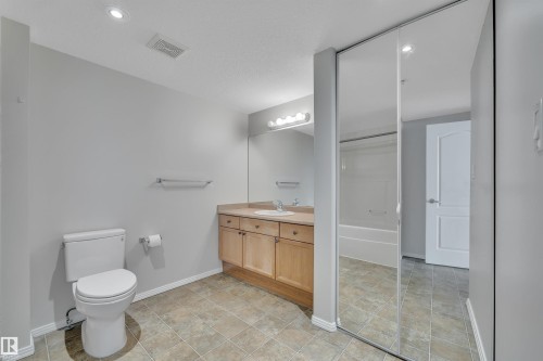 331 592 Hooke Road, Edmonton, AB - Indoor Photo Showing Bathroom