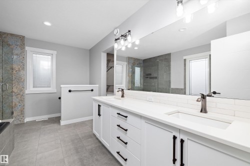 4229 Veterans Way, Edmonton, AB - Indoor Photo Showing Bathroom