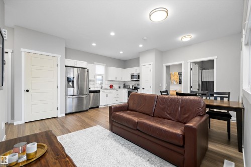 4229 Veterans Way, Edmonton, AB - Indoor Photo Showing Other Room