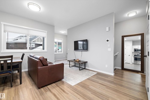 4229 Veterans Way, Edmonton, AB - Indoor Photo Showing Living Room