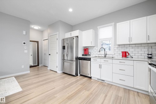 4229 Veterans Way, Edmonton, AB - Indoor Photo Showing Kitchen