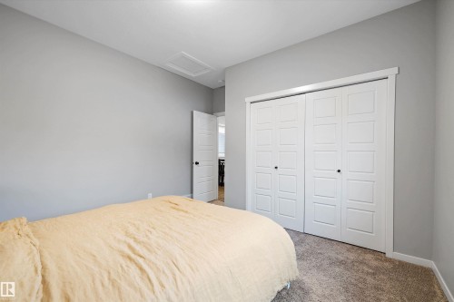 4229 Veterans Way, Edmonton, AB - Indoor Photo Showing Bedroom