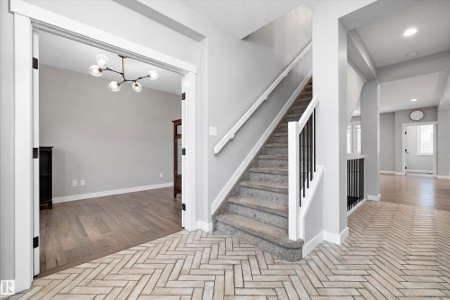 4229 Veterans Way, Edmonton, AB - Indoor Photo Showing Other Room