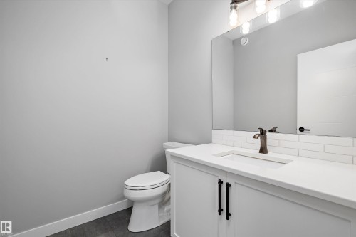 4229 Veterans Way, Edmonton, AB - Indoor Photo Showing Bathroom