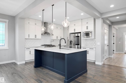4229 Veterans Way, Edmonton, AB - Indoor Photo Showing Kitchen With Upgraded Kitchen