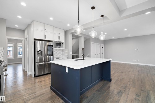 4229 Veterans Way, Edmonton, AB - Indoor Photo Showing Kitchen With Upgraded Kitchen