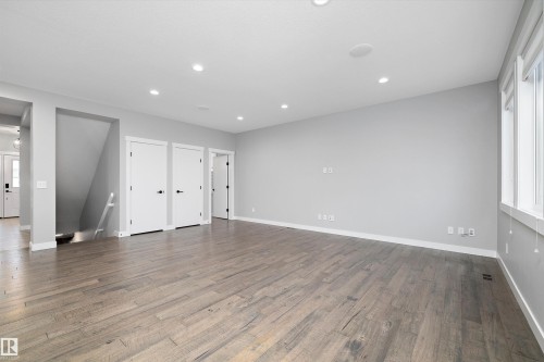 4229 Veterans Way, Edmonton, AB - Indoor Photo Showing Other Room