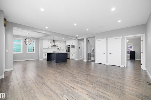 4229 Veterans Way, Edmonton, AB - Indoor Photo Showing Living Room