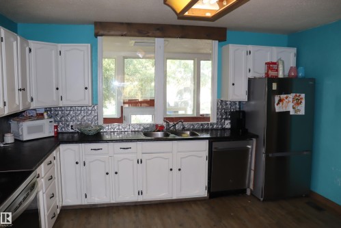 243066 Twp. Rd. 464, Rural Wetaskiwin County, AB - Indoor Photo Showing Kitchen With Double Sink