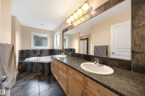 2708 Miles Place, Edmonton, AB - Indoor Photo Showing Bathroom