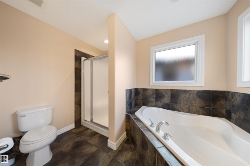 2708 Miles Place, Edmonton, AB - Indoor Photo Showing Bathroom