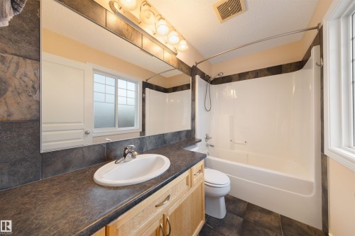 2708 Miles Place, Edmonton, AB - Indoor Photo Showing Bathroom