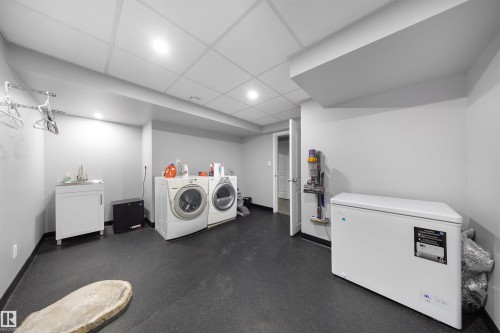 2708 Miles Place, Edmonton, AB - Indoor Photo Showing Laundry Room