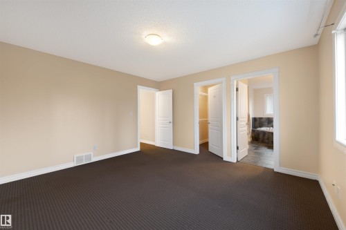 2708 Miles Place, Edmonton, AB - Indoor Photo Showing Other Room