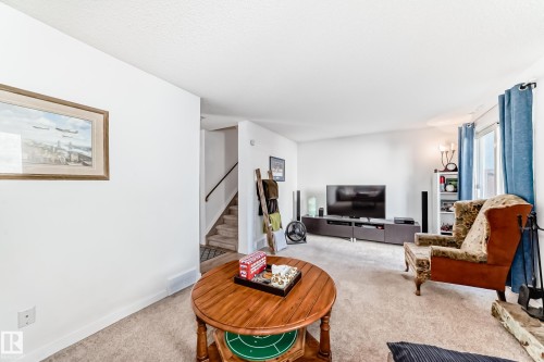 18611 66 Avenue, Edmonton, AB - Indoor Photo Showing Living Room