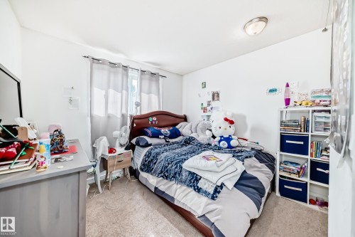 18611 66 Avenue, Edmonton, AB - Indoor Photo Showing Bedroom