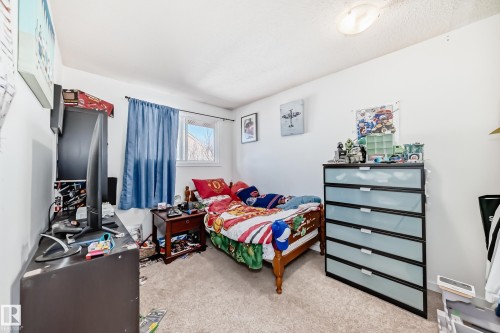 18611 66 Avenue, Edmonton, AB - Indoor Photo Showing Bedroom