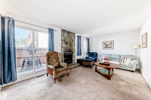 18611 66 Avenue, Edmonton, AB - Indoor Photo Showing Living Room