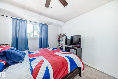 18611 66 Avenue, Edmonton, AB - Indoor Photo Showing Bedroom