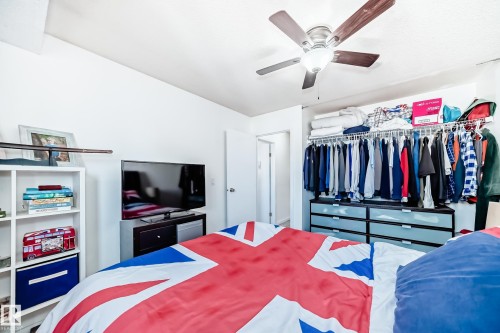 18611 66 Avenue, Edmonton, AB - Indoor Photo Showing Bedroom
