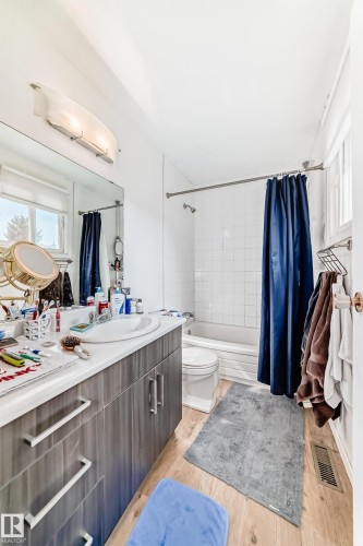 18611 66 Avenue, Edmonton, AB - Indoor Photo Showing Bathroom