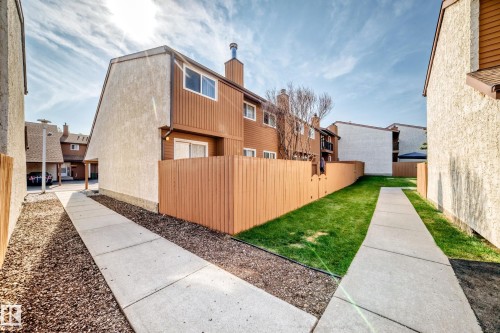 18611 66 Avenue, Edmonton, AB - Outdoor