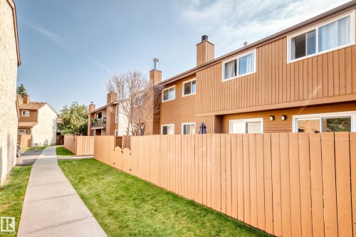 18611 66 Avenue, Edmonton, AB - Outdoor