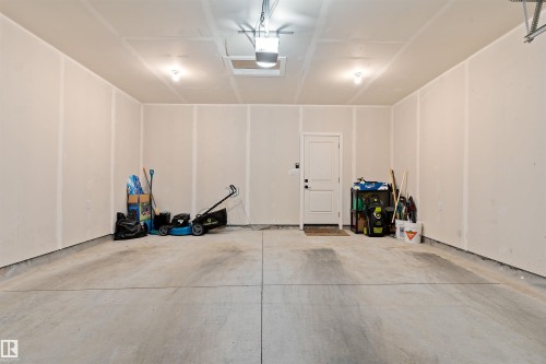 182 Caledonia Drive, Leduc, AB - Indoor Photo Showing Garage