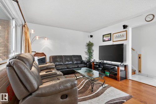 5741 144 Avenue, Edmonton, AB - Indoor Photo Showing Living Room