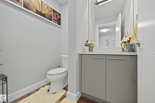1487 Howes Crescent, Edmonton, AB - Indoor Photo Showing Bathroom