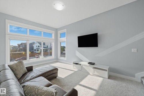 1487 Howes Crescent, Edmonton, AB - Indoor Photo Showing Living Room