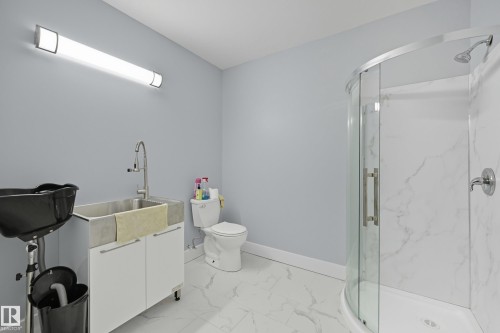 1487 Howes Crescent, Edmonton, AB - Indoor Photo Showing Bathroom