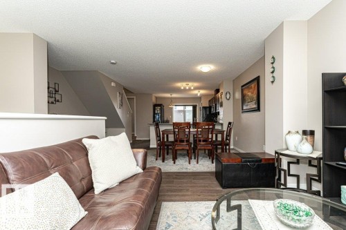 45 7385 Edgemont Way, Edmonton, AB - Indoor Photo Showing Living Room
