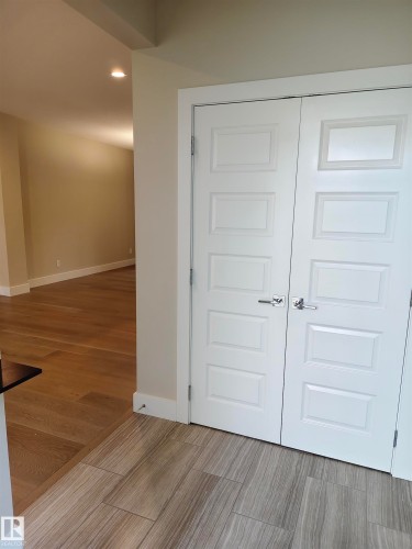 9527 75 Avenue, Edmonton, AB - Indoor Photo Showing Other Room