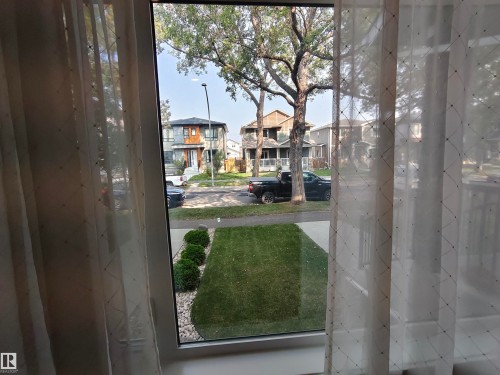 9527 75 Avenue, Edmonton, AB - Indoor Photo Showing Other Room