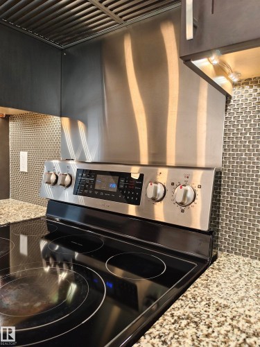 9527 75 Avenue, Edmonton, AB - Indoor Photo Showing Kitchen