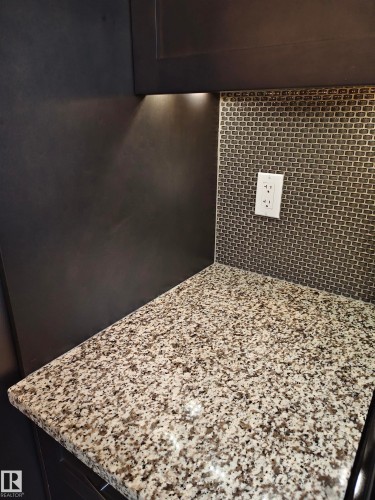 9527 75 Avenue, Edmonton, AB - Indoor Photo Showing Other Room