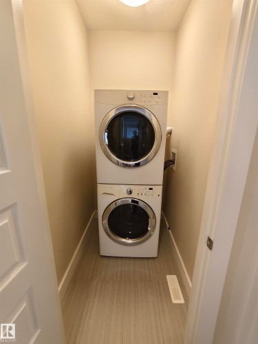 9527 75 Avenue, Edmonton, AB - Indoor Photo Showing Laundry Room