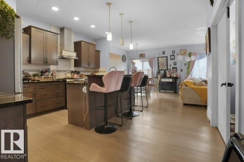 1928 51 Street, Edmonton, AB - Indoor Photo Showing Kitchen With Upgraded Kitchen
