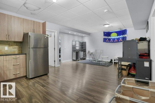 1928 51 Street, Edmonton, AB - Indoor Photo Showing Kitchen