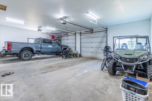 27318 Twp Road 482, Rural Leduc County, AB - Indoor Photo Showing Garage