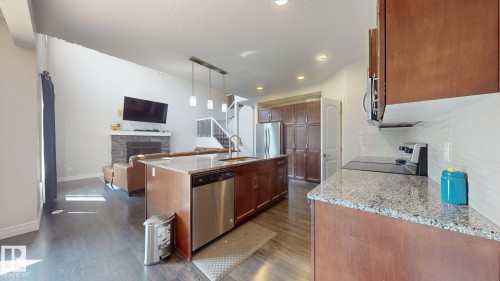 1245 26A Street, Edmonton, AB - Indoor Photo Showing Kitchen With Upgraded Kitchen