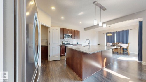 1245 26A Street, Edmonton, AB - Indoor Photo Showing Kitchen With Upgraded Kitchen