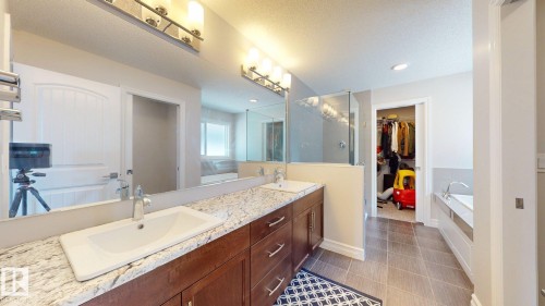 1245 26A Street, Edmonton, AB - Indoor Photo Showing Bathroom