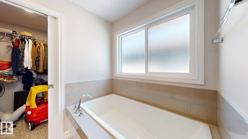 1245 26A Street, Edmonton, AB - Indoor Photo Showing Bathroom