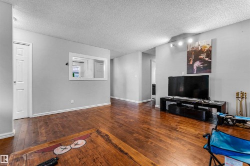 1027 61 Street, Edmonton, AB - Indoor Photo Showing Living Room