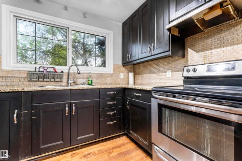 1027 61 Street, Edmonton, AB - Indoor Photo Showing Kitchen