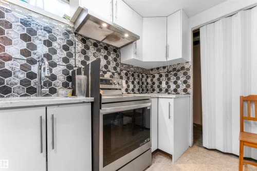 1027 61 Street, Edmonton, AB - Indoor